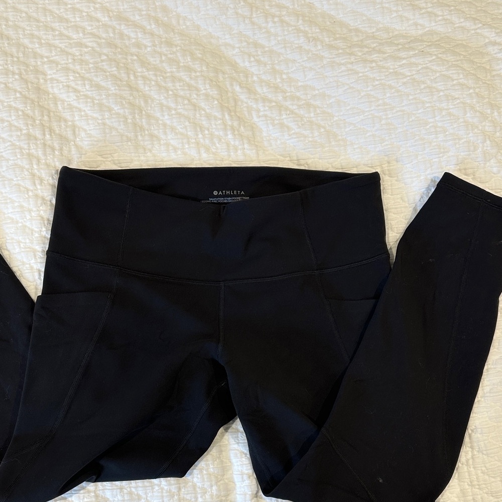 Athleta Black Salutation stash Pocket Leggings
